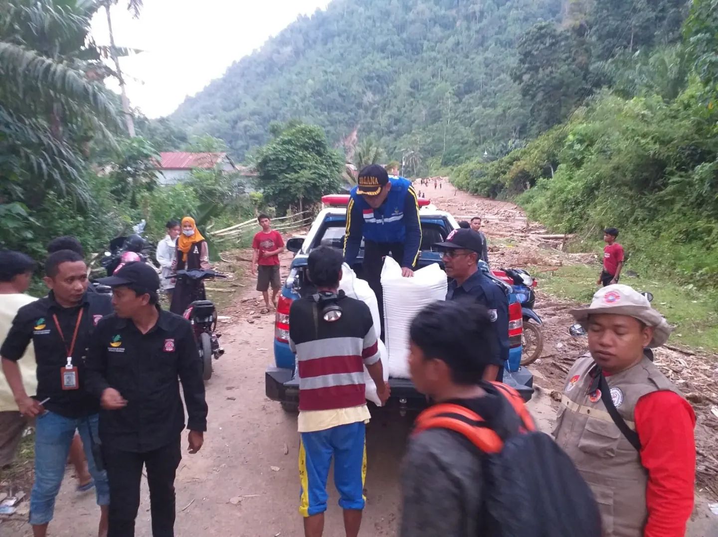 Pj Gubernur Ajak Semua Pihak Berpartisipasi Membantu Korban Banjir dan Longsor di Sulbar
